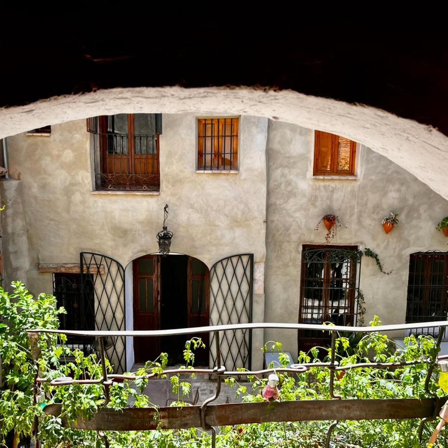 Oliva Courtyard Guesthouse Exterior photo